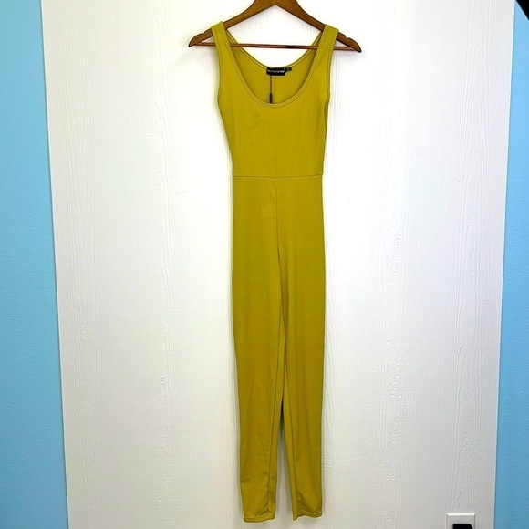 PrettyLittleThing-NWT Shape Dark Lime Ribbed Scoop Neck Sleeveless Jumpsuit SZ 2 - Picture 1 of 9